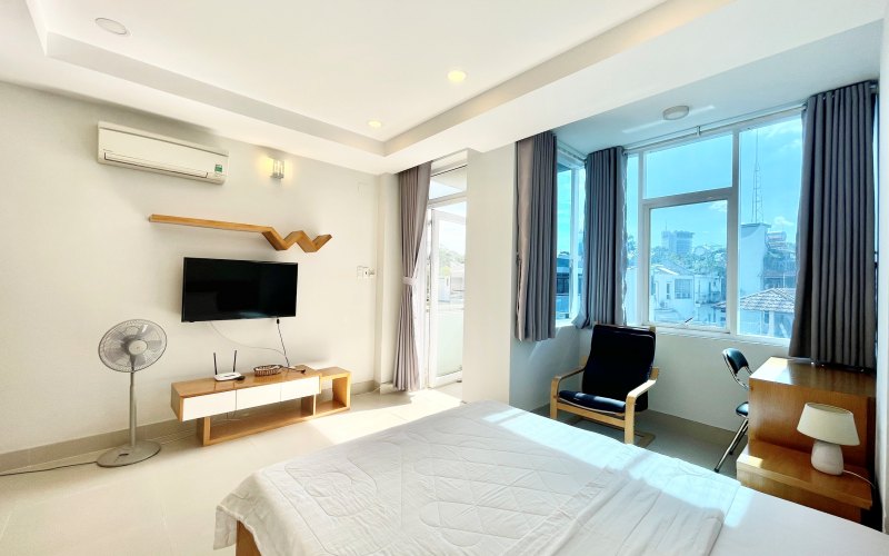 Bright moderm serviced apartment Binh Thanh Dist for rent on Me Linh St