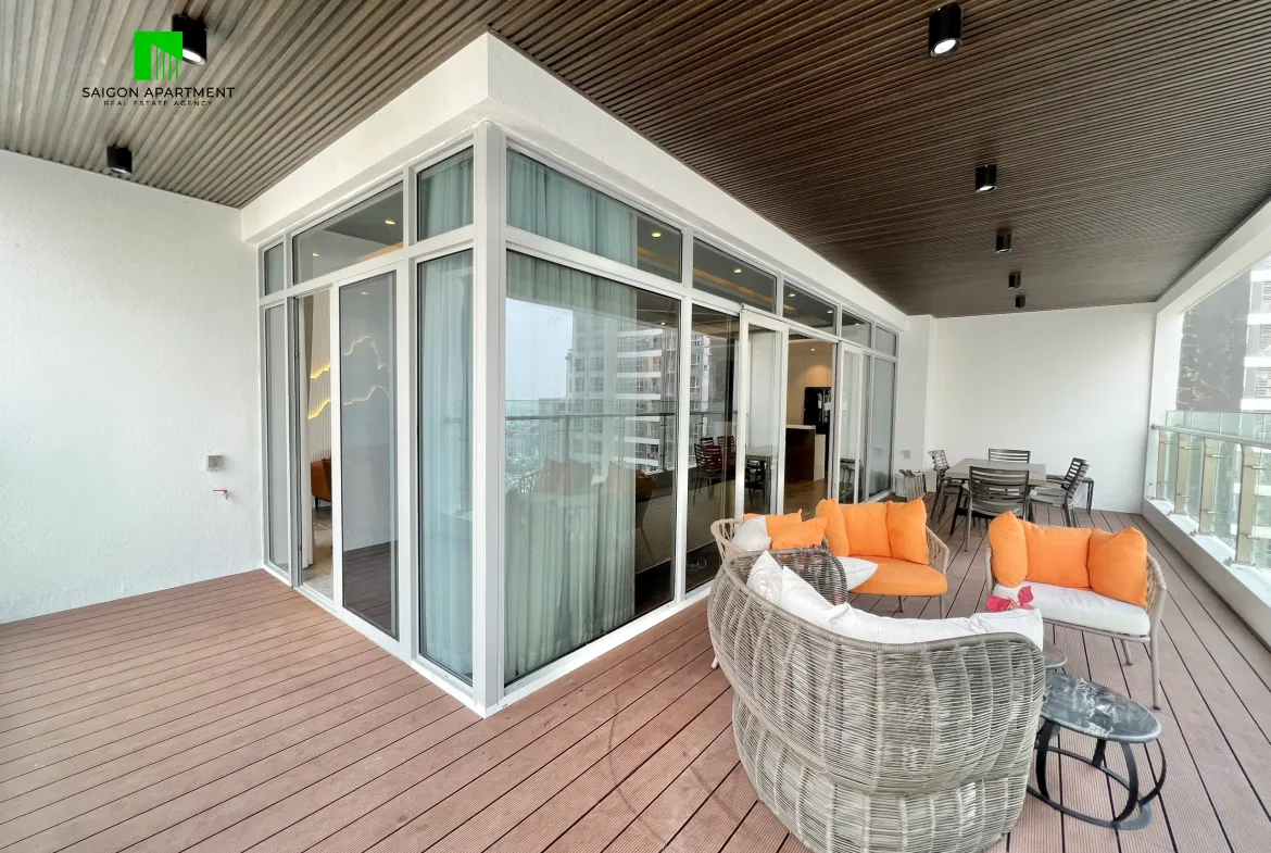 View of Spacious 4BR penthouse Vinhomes Central Park for rent