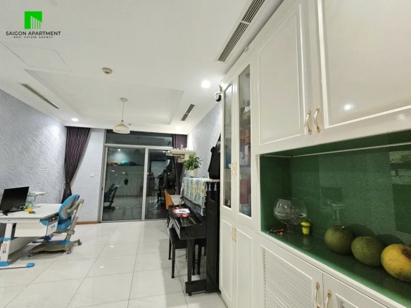 High floor 2 bedroom Vinhomes Central Park Landmark 1 apartment for rent