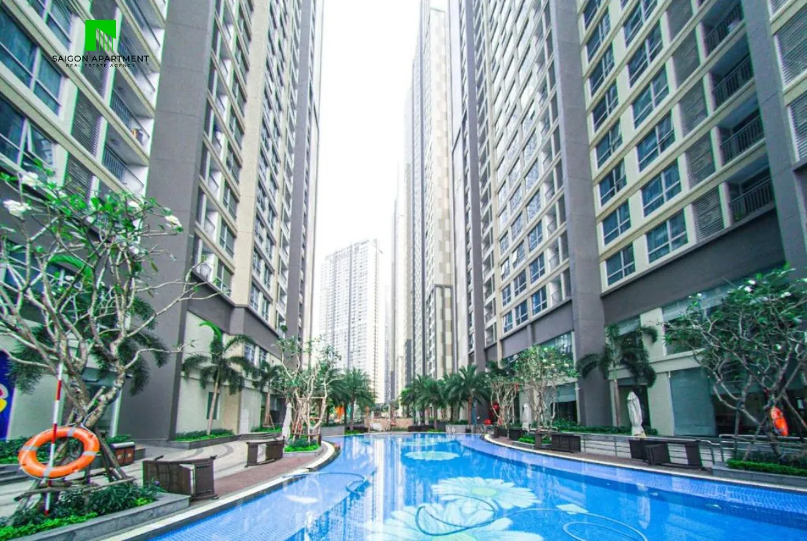 Spacious 3 bedroom Vinhomes Central Park penthouse for rent