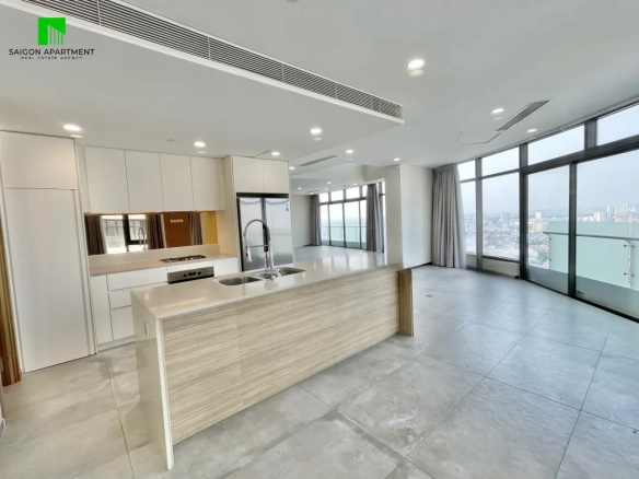 Spacious unfurnished penthouse for rent in City Garden Binh Thanh