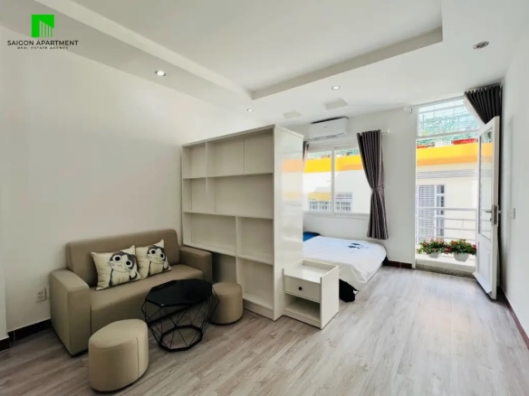 Renovated District 1 studio apartment for rent on Tran Hung Dao St