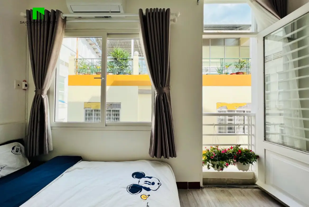 Renovated District 1 studio apartment for rent on Tran Hung Dao St