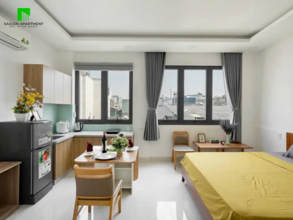 Bright & airy District 10 serviced studio for rent in Hoa Hung Ward