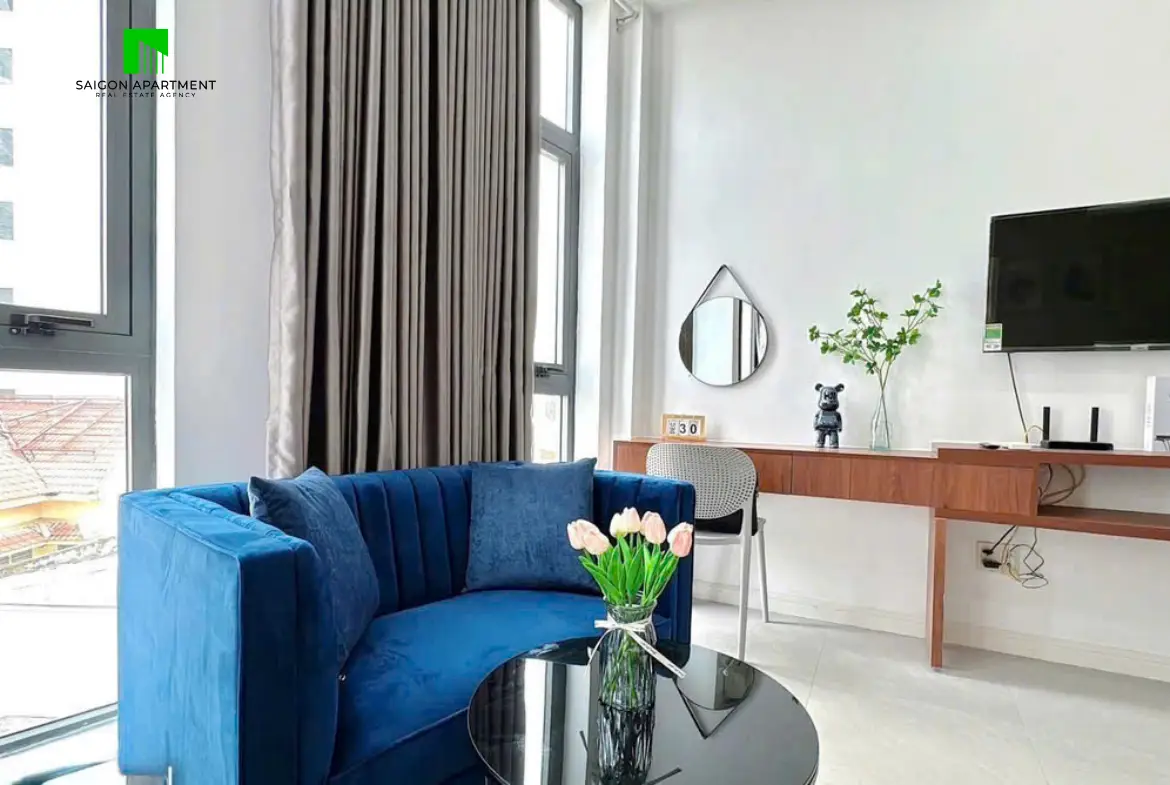 Bright & airy serviced apartment with balcony in District 3
