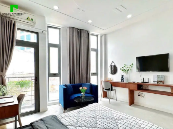 Bright & airy serviced apartment with balcony in District 3