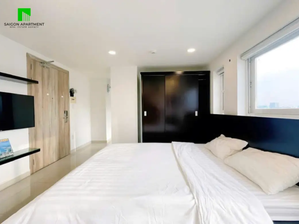 Phu Nhuan Ward studio with pool for rent near city centre