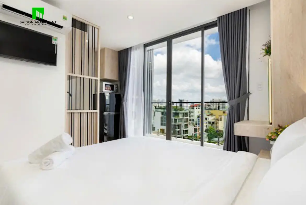Nice studio with balcony for rent in District 10 HCMC